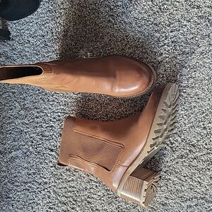 Women’s Tan Chelsea Block Heel Ankle Booties
